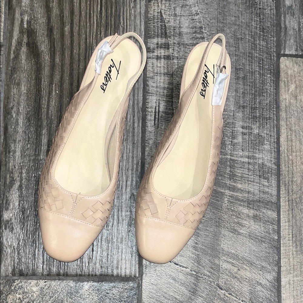 NWOT Trotters 1.5” Cream Woven leather slingback Flats
